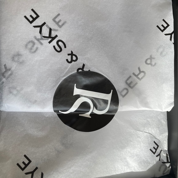 Piper & Skye Cardholder - Picture 4 of 5